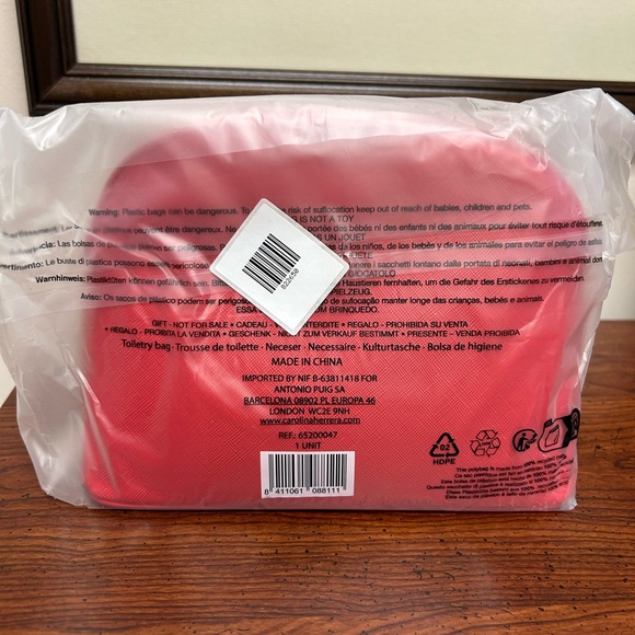 Carolina Herrera Red Women's Cosmetic Bag. - Picture 4 of 7